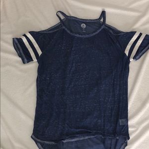 Shoulder cut blue T shirt.